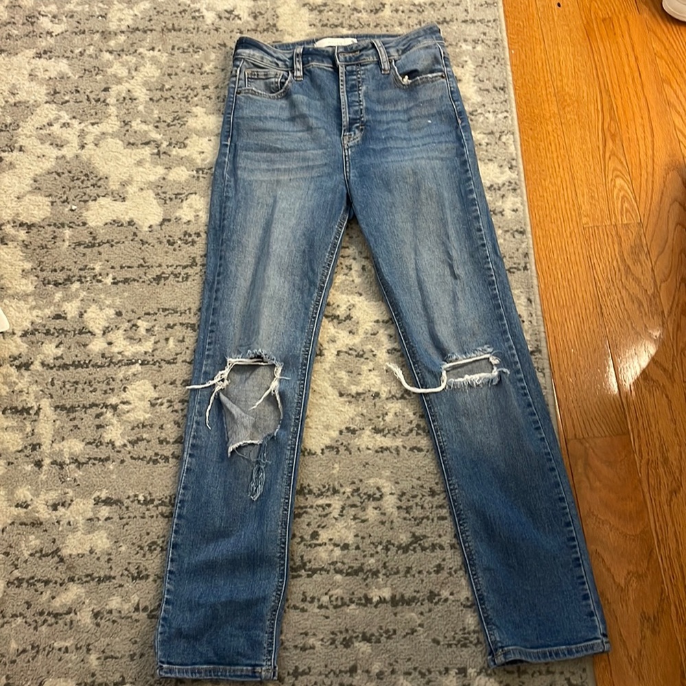 Hidden jeans size 26. They have been worn a few times, but are in great shape!